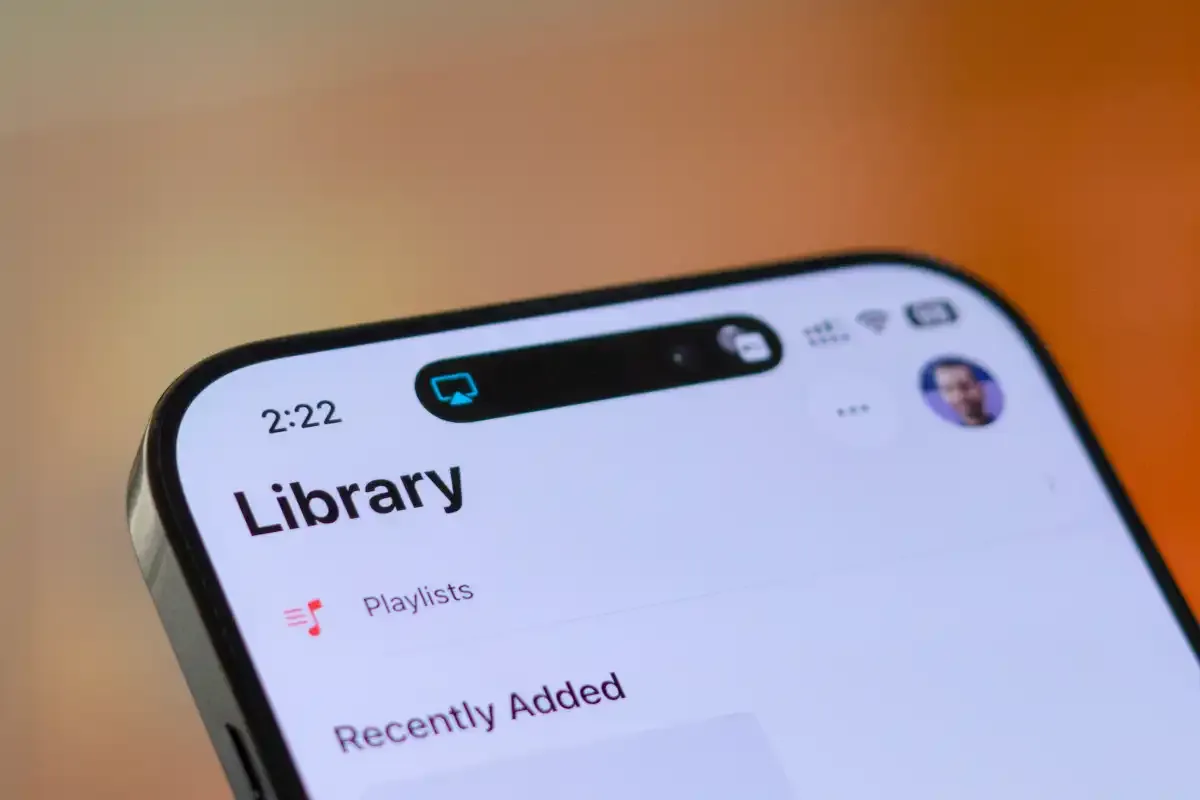 iPhone 18 Pro front display with smaller Dynamic Island leak